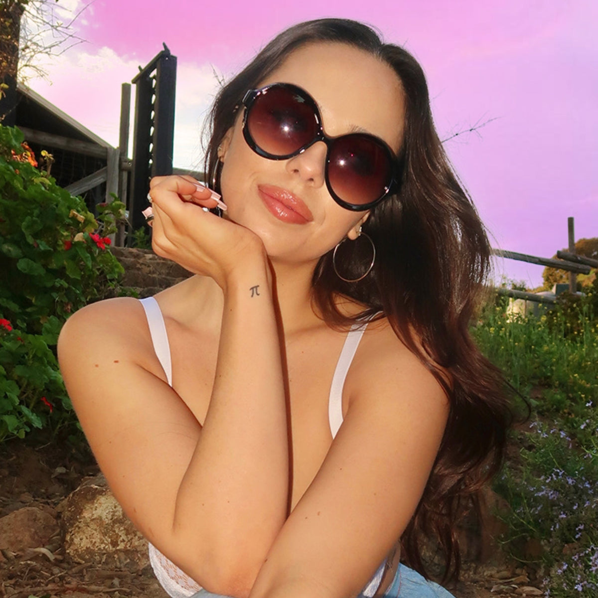Brunette woman posing wearing oversized sunnies from Giant Vintage in the style SUMMER SPRINGS