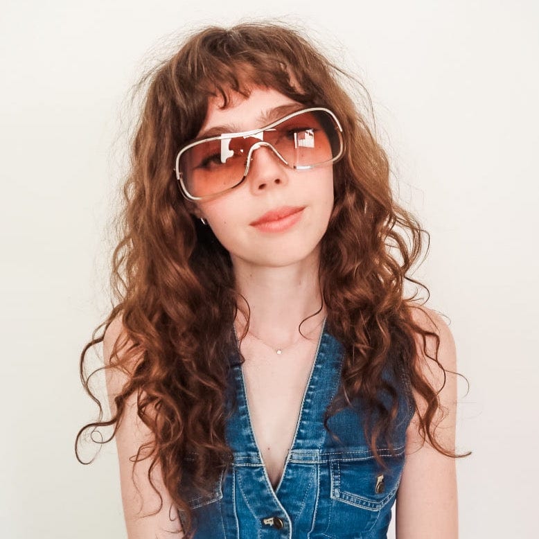 Model wearing REDS retro sunglasses in amber