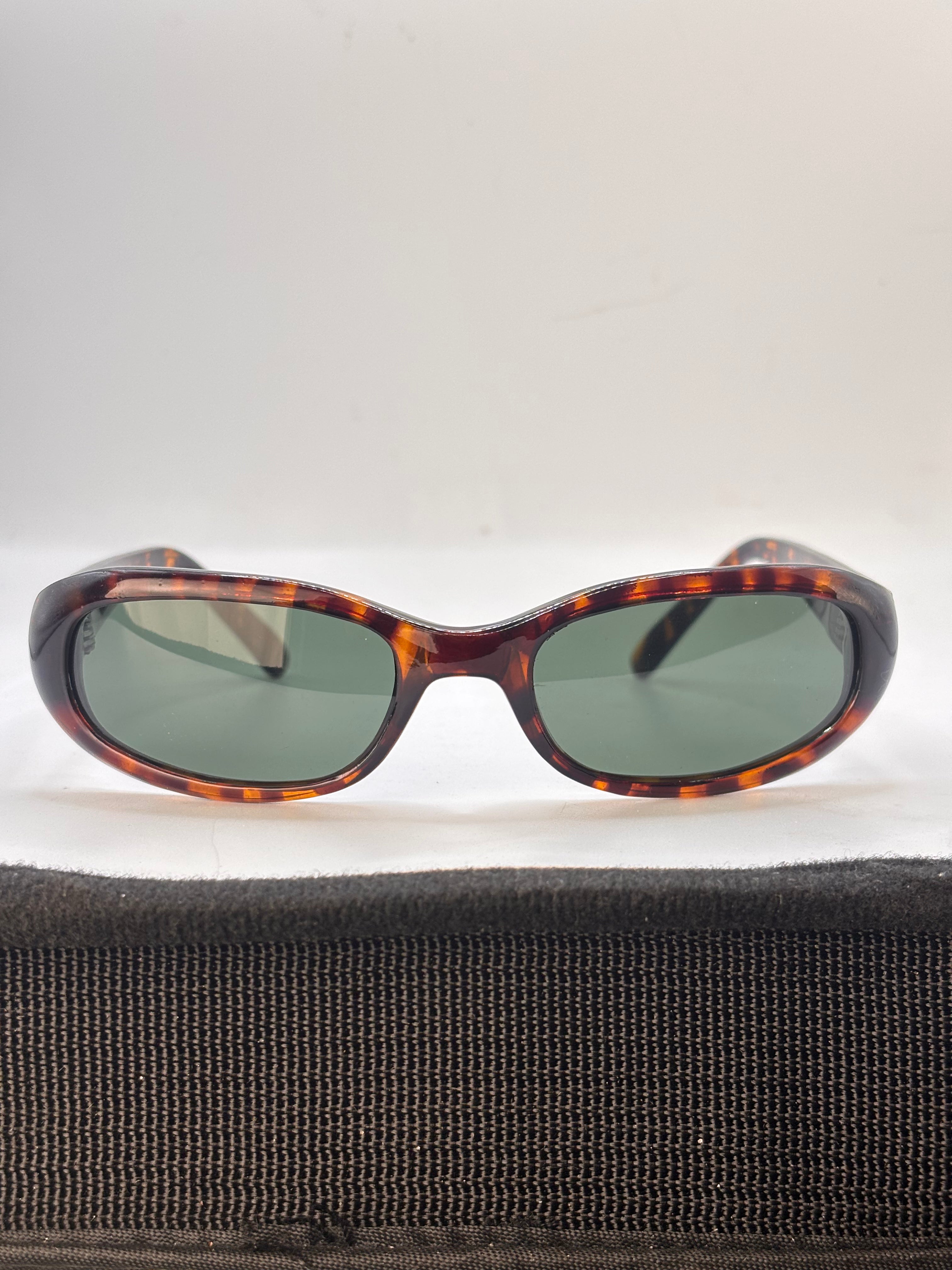GLAZE-Giant Vintage Eyewear