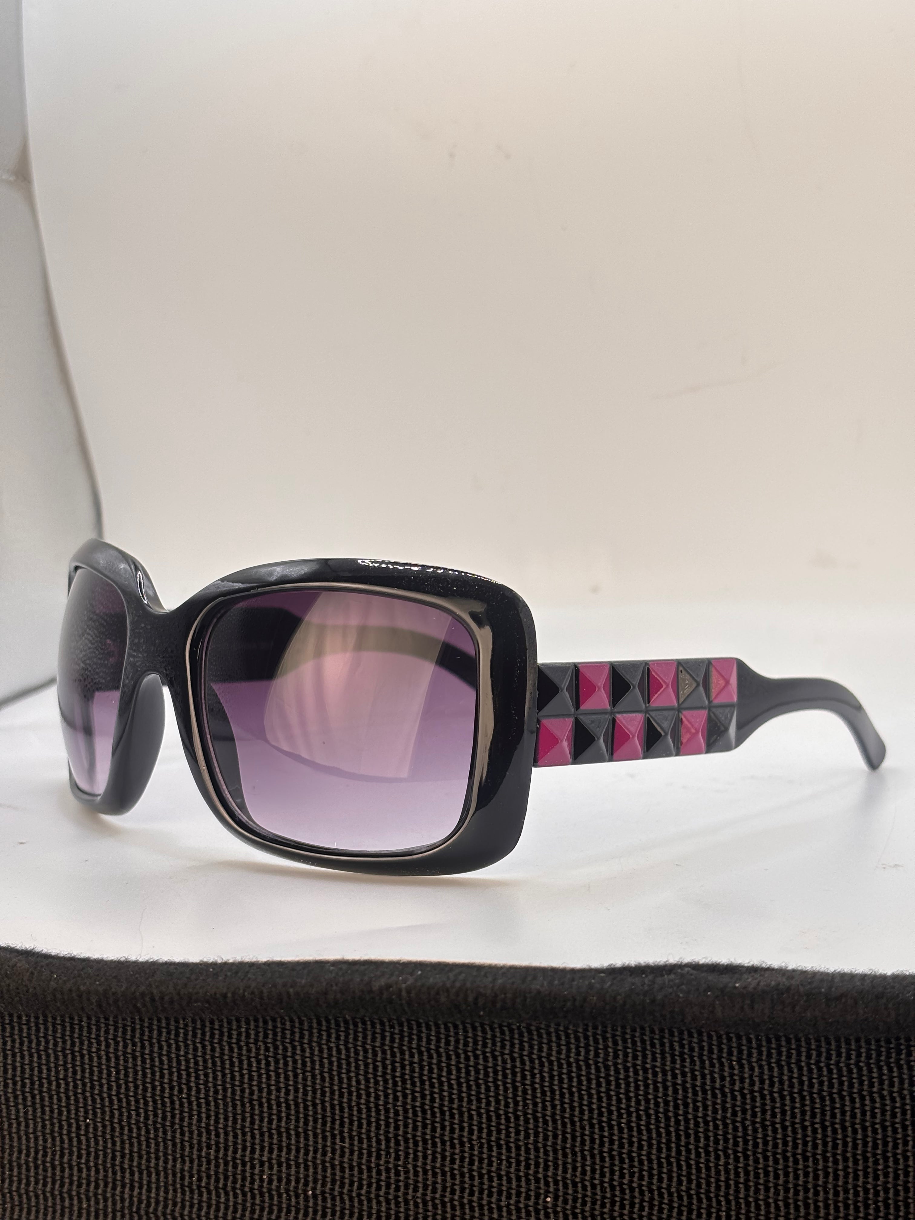 CHECKMATE-Giant Vintage Eyewear