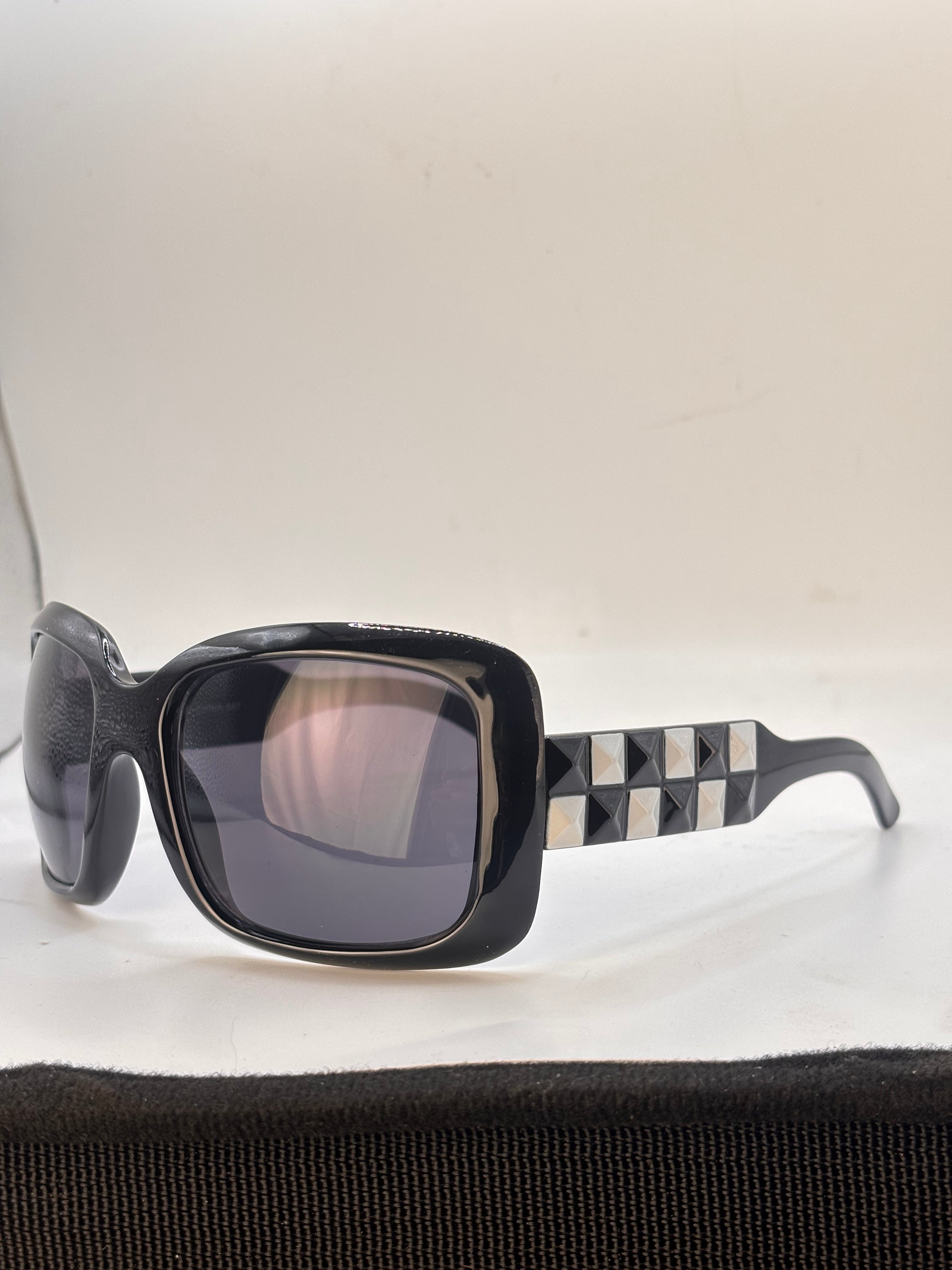 CHECKMATE-Giant Vintage Eyewear