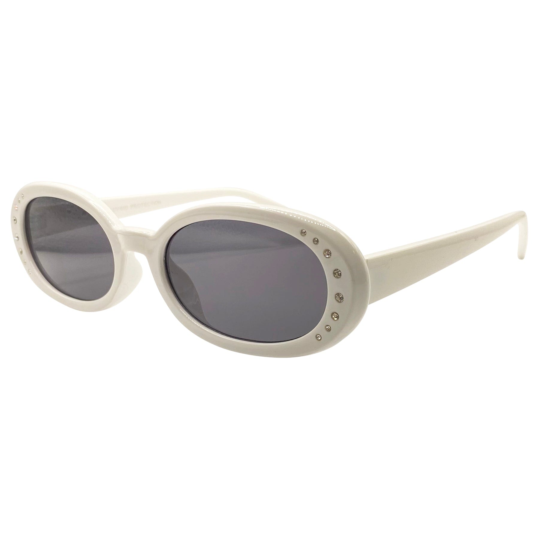 rounded oval shape white sunglasses women with a 90s style 