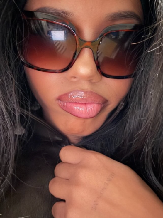 Person wearing sunglasses with a blurred background