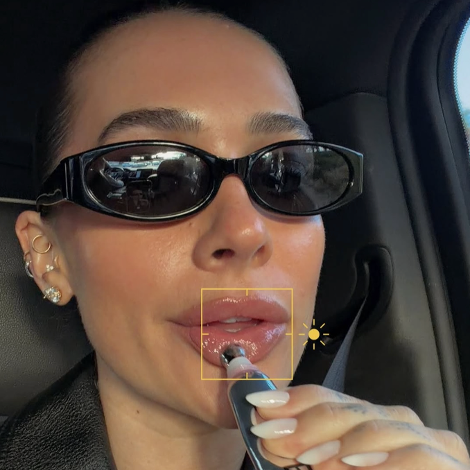 influencer wearing Giant Vintage DAISY 90s sunglasses
