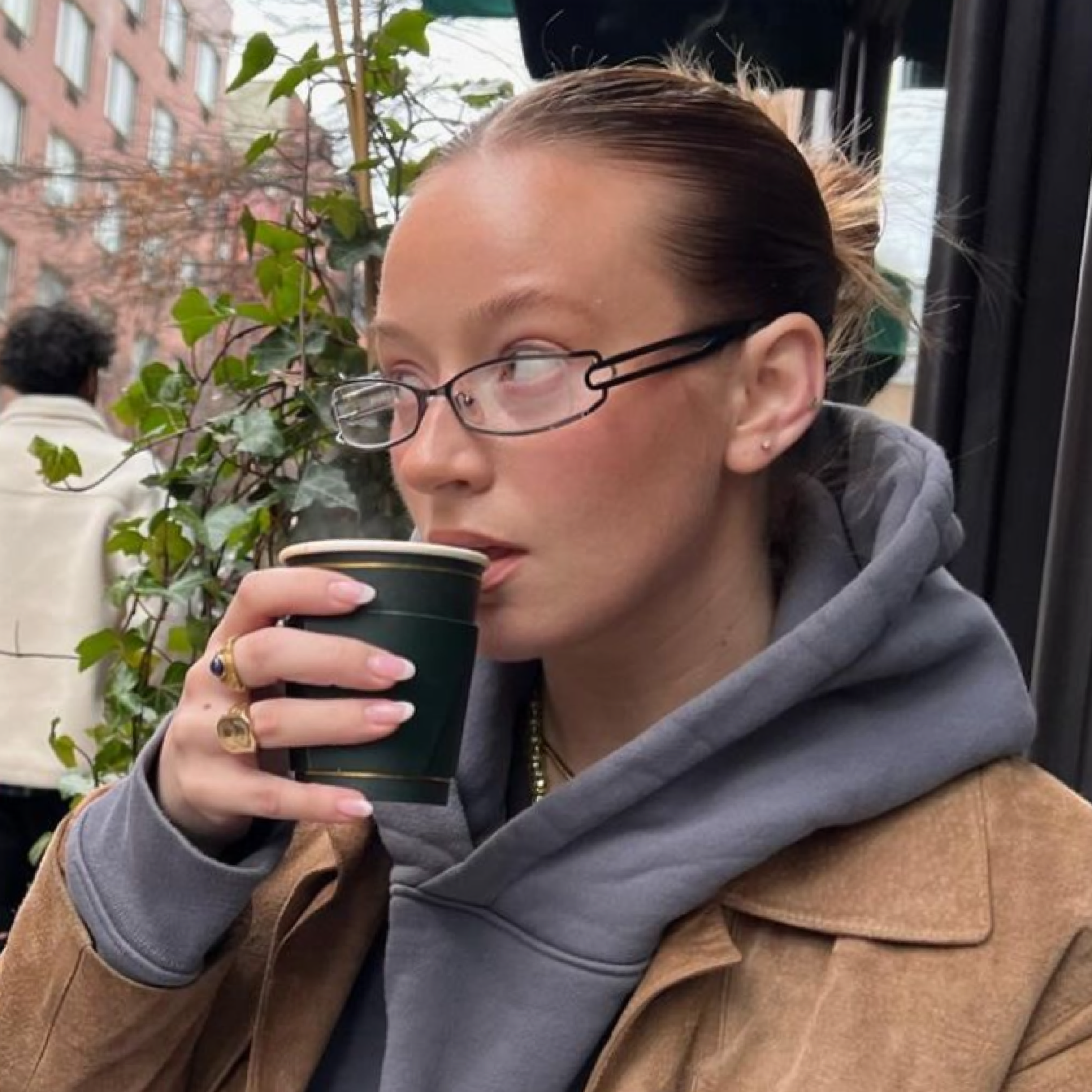 Fake glasses target sales